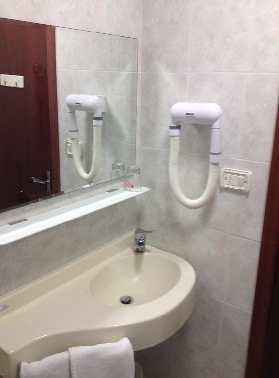 Hotel Mareblu 세니갈리아 객실 사진
